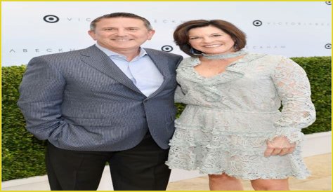 Seth Macfarlane Net Worth and Source of Income. Is He Married to Wife or Dating to Girlfriend?